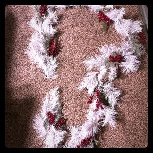 12ft White Christmas berry Garland